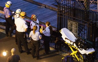 Nowy Jork: Zabytkowy samolot spadł do rzeki Hudson. Pilot nie przeżył