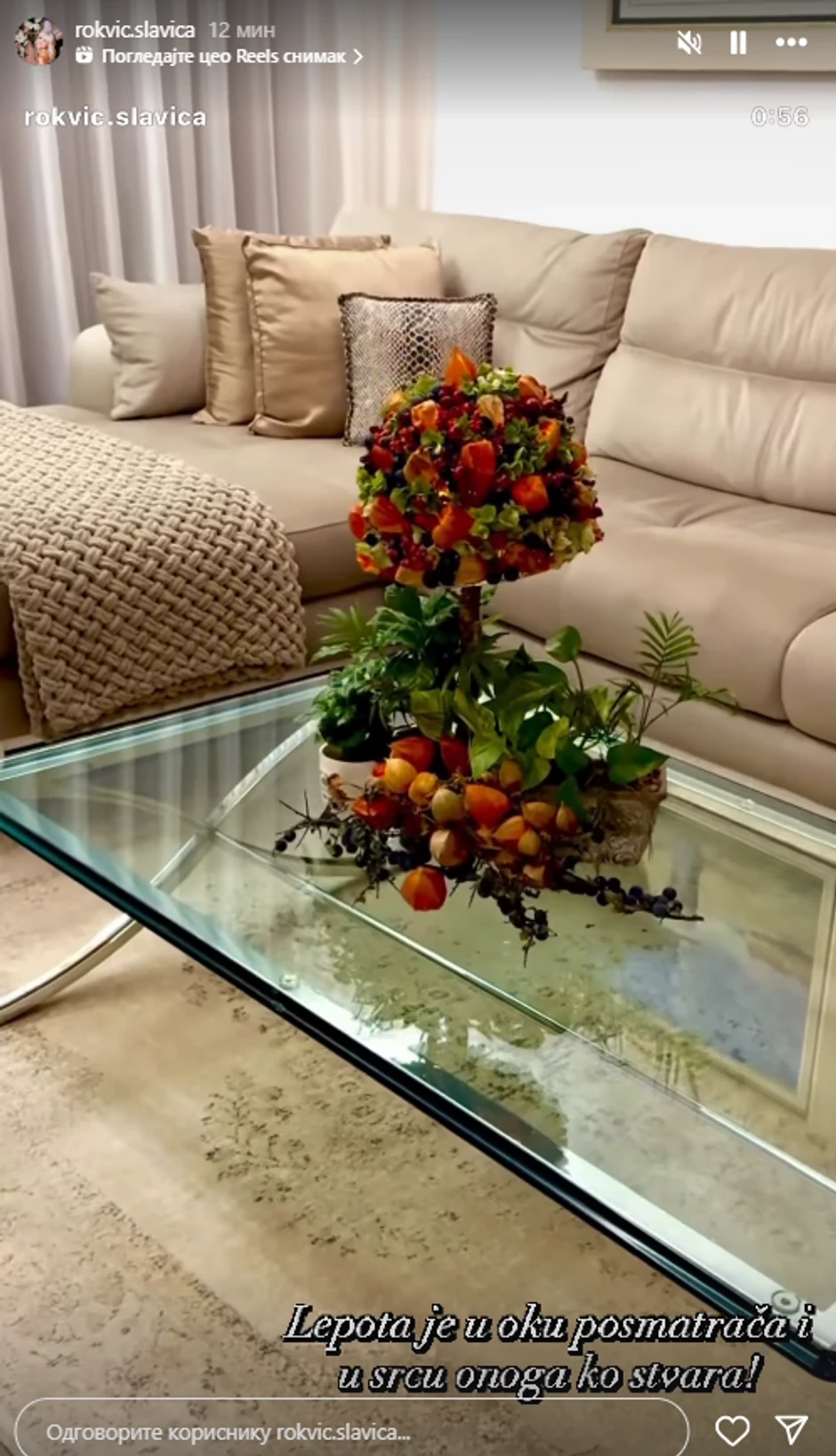 Slavica Rokvić u dnevnoj sobi