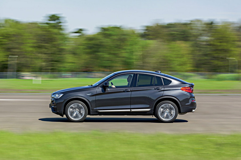 BMW X4 35d - rzędowy silnik świetnie współpracuje z automatem.