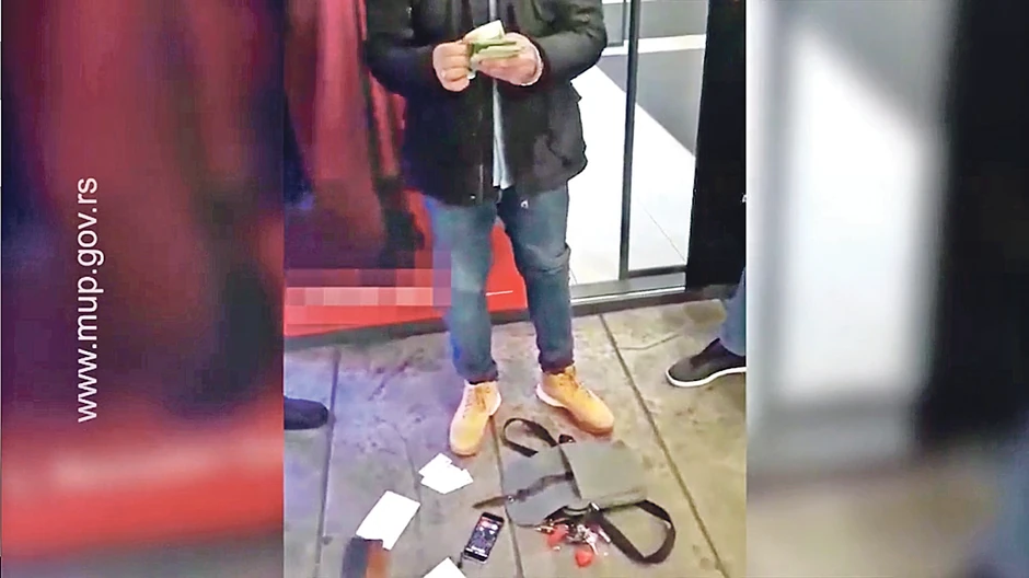 Akcija hapšenja čelnika "Vinče" snimala je, u sklopu istrage, i policija, a nuđen je mito od 4.000 evra, koji je i zaplenjen.