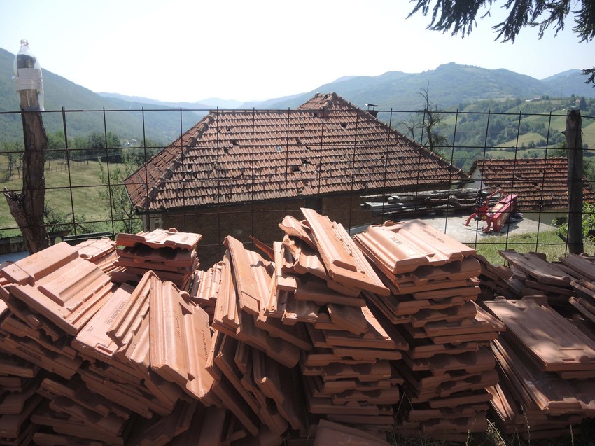 Meštani Drežnika masovno kupuju crep za pokrivanje kuća