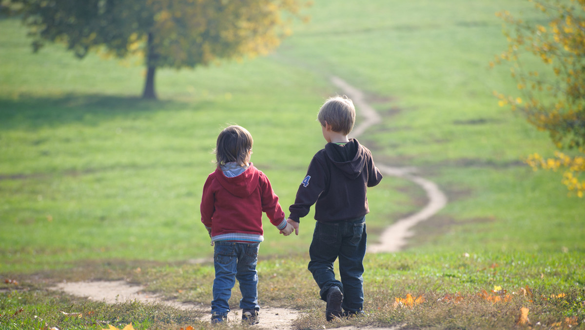 Internetowy serwis childcare.co.uk zamieścił ogłoszenie rodziców poszukujących niani dla dwójki swoich neutralnych płciowo dzieci.