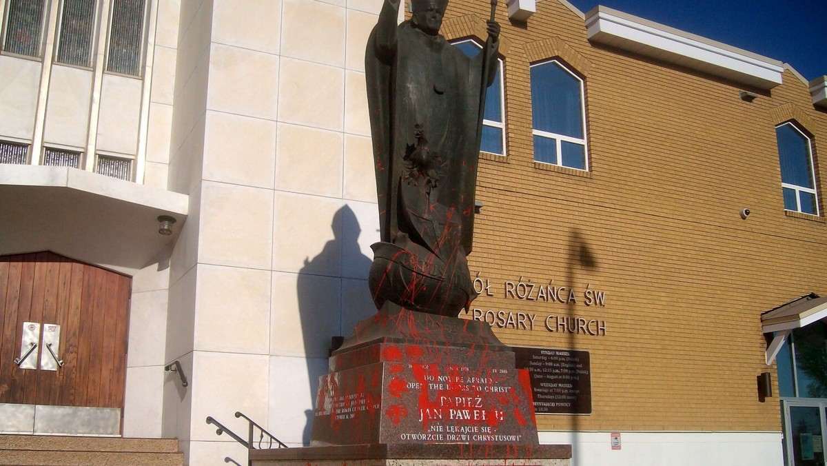 Kanada. Atak na symbole religijne jest pokłosiem doniesień o masowych grobach dzieci. 