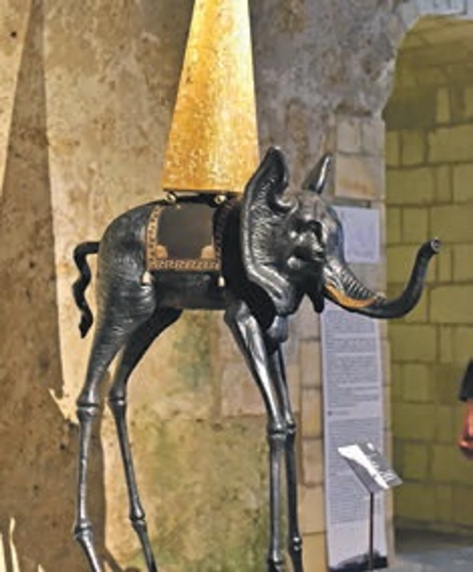 Svemirski slon, 1980, bronza, visina 94 cm