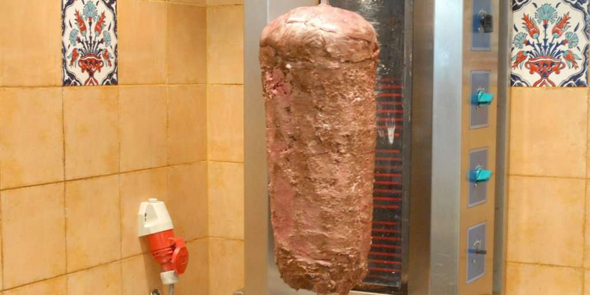Mięso niewiadomego pochodzenia w kebabach!