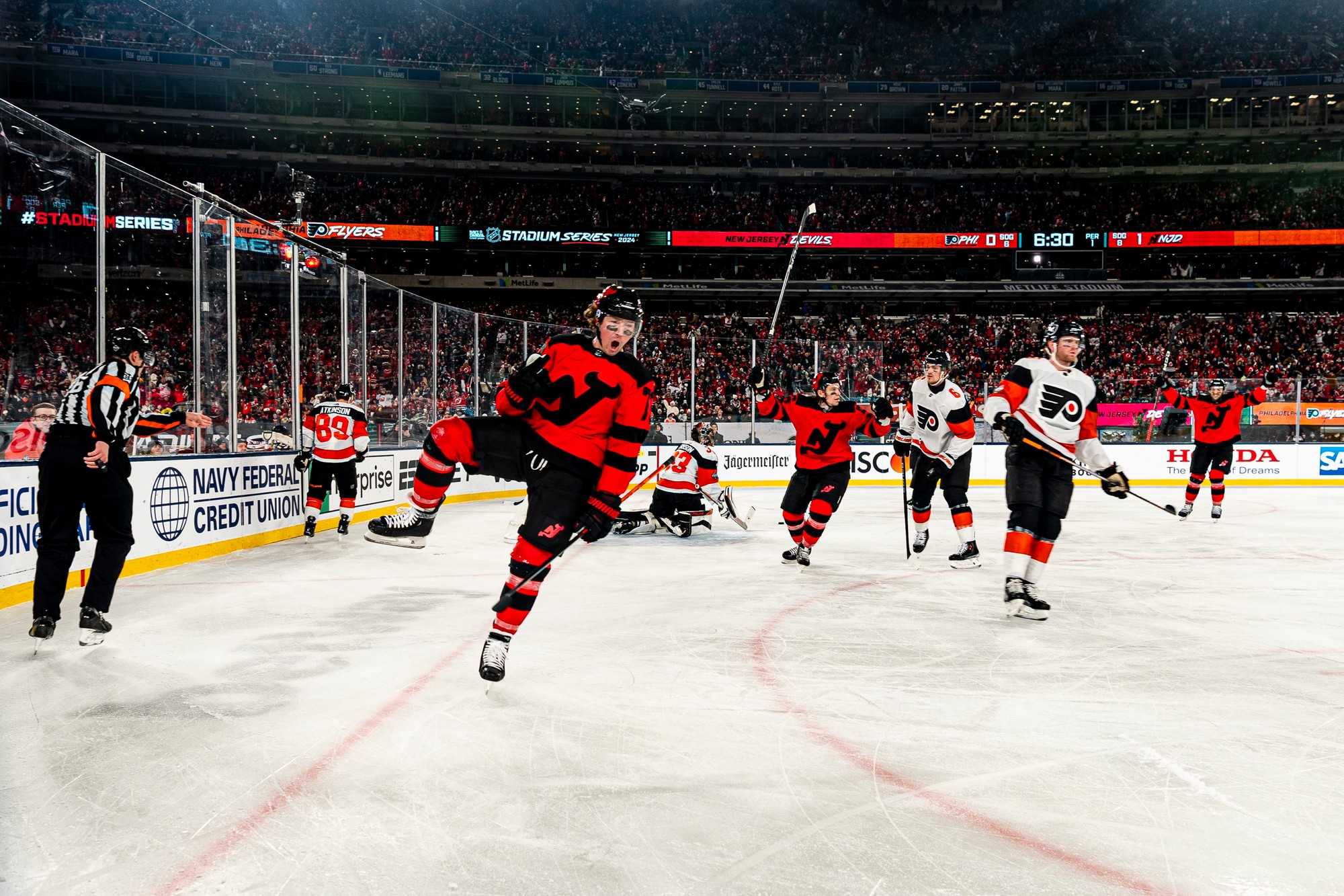 NHL Stadium Series: New Jersey Devils - Philadelphia Flyers.