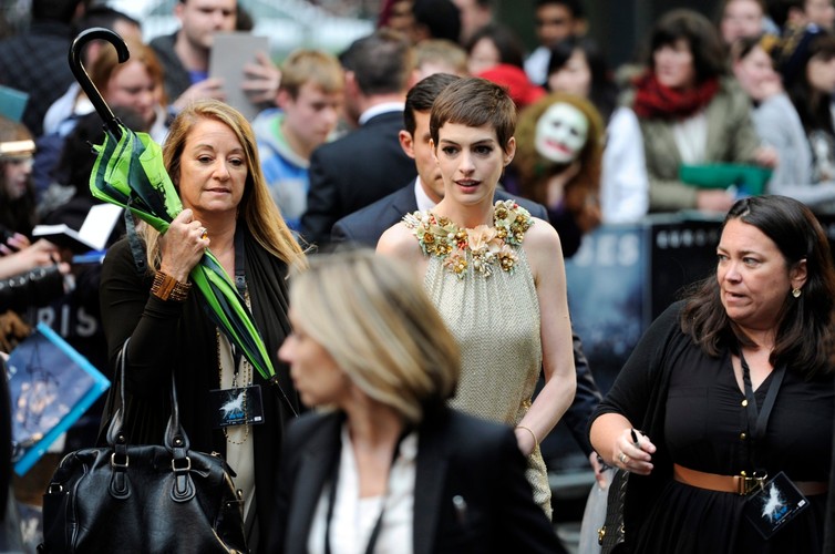 Anne Hathaway na premierze filmu 'Mroczny rycerz powstaje' w Londynie