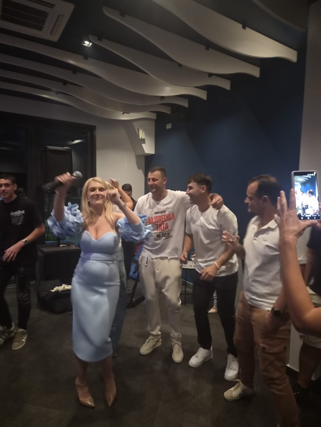 Silvija Nedeljković i Saša slave rođenje blizanaca
