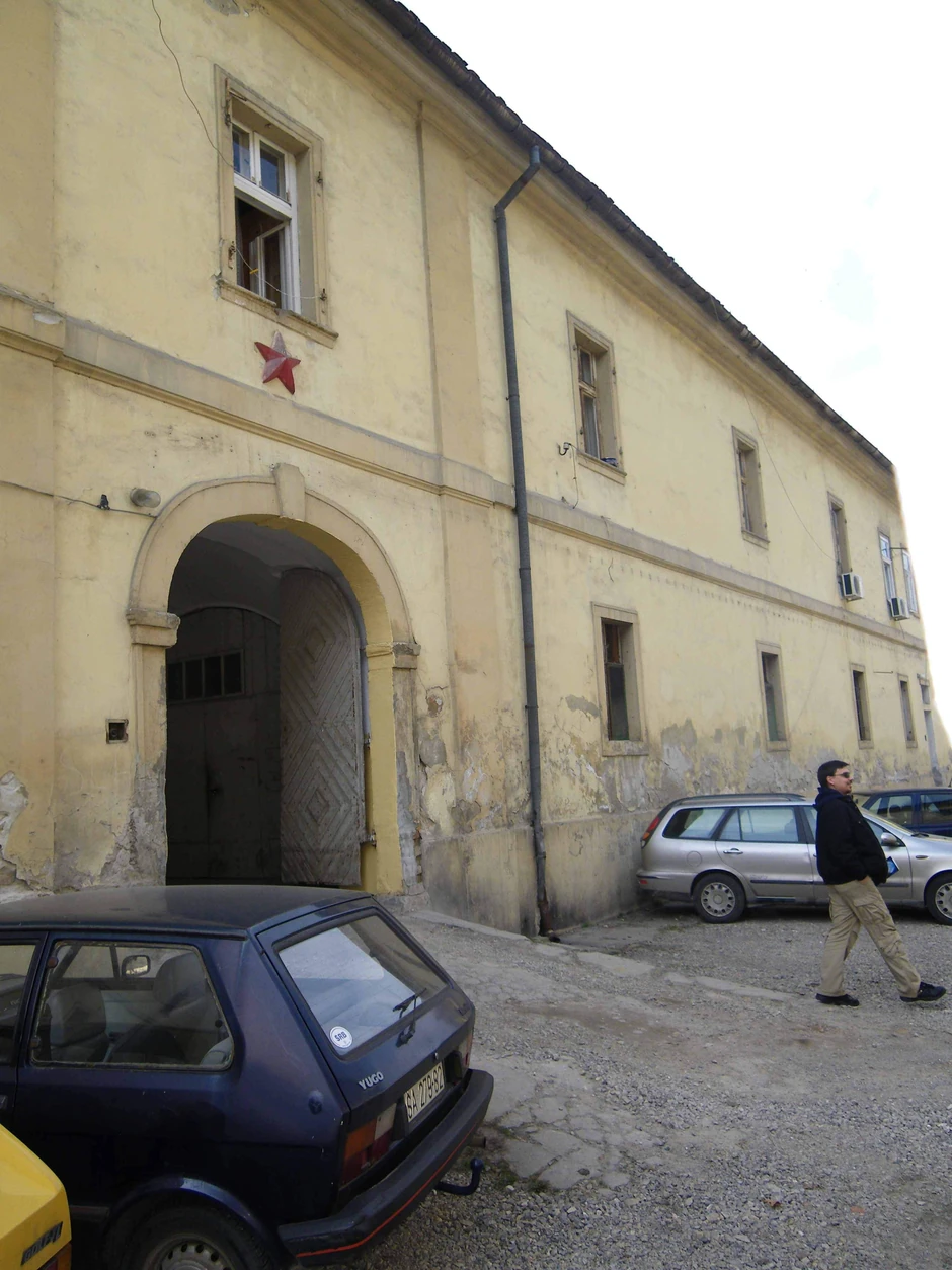 Petokraka na ulazu u zgradu Glavnog arsenala