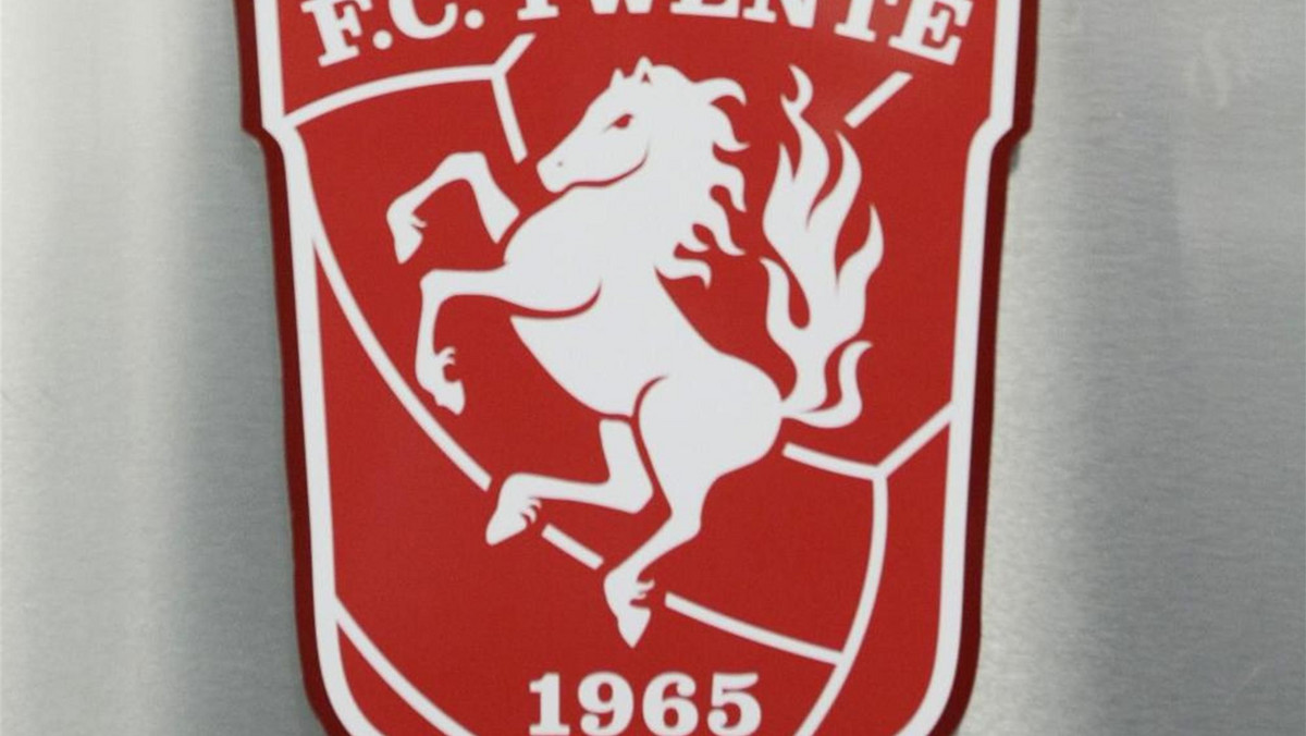 Holenderski Związek Piłki Nożnej (KNVB) poinformował w środę o zdegradowaniu do drugiej ligi Twente Enschede. Spowodowane jest to naruszeniem przez klub przepisów finansowych przy przeprowadzonych w przeszłości transferach.