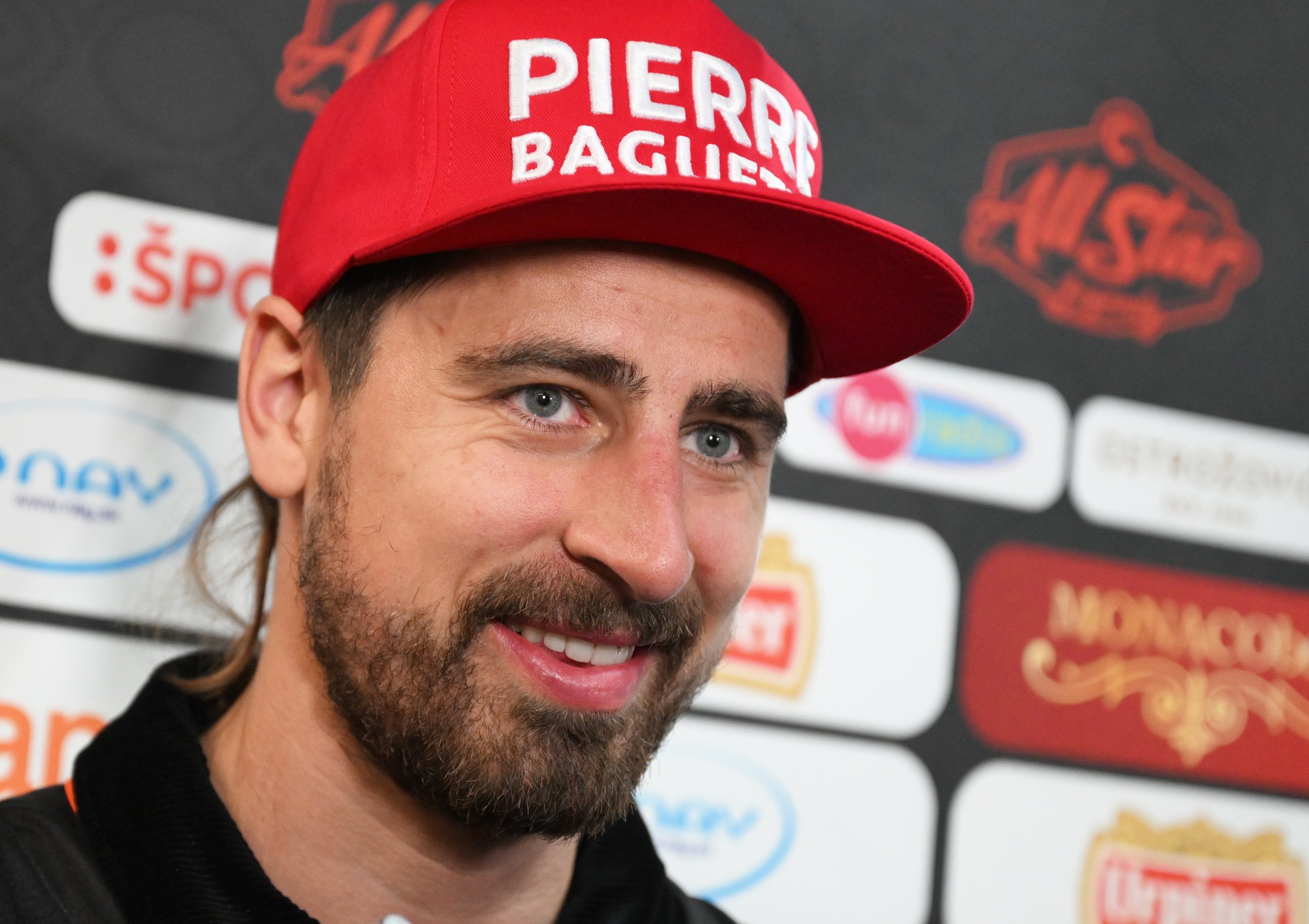 Bývalý slovenský cyklista Peter Sagan na hokejovej exhibícii All Star Legendy 2025 v Michalovciach.