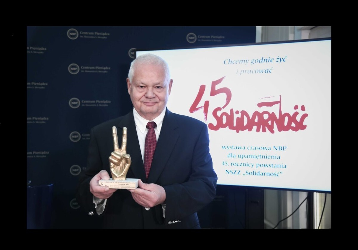 Prezes NBP prof. Adam Glapiński został uhonorowany wyróżnieniem z okazji jubileuszu 45-lecia NSZZ „Solidarność”