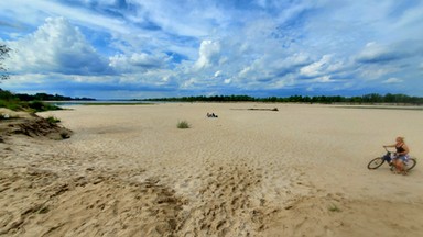 To najpiękniejsza plaża na Mazowszu. Za wejście na nią grozi 5 tys. zł mandatu, a nawet areszt [ZDJĘCIA]