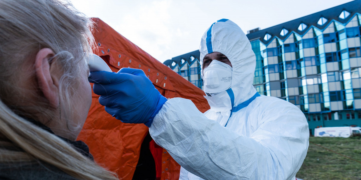 W Polsce potwierdzono zakażenie SARS-Cov-2 u 11 osób. Główny Inspektorat Sanitarny wydał zalecenia, jak zmniejszyć ryzyko zakażenia koronawirusem, wywołującym potencjalnie śmiertelną chorobę COVID-19. 