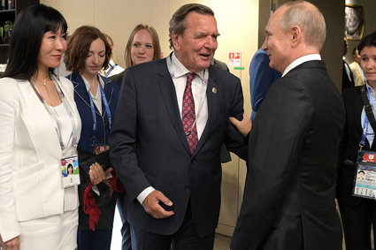 Gerhard Schroeder zabrał głos. "Nie zrezygnuję z rozmów z Putinem"
