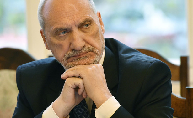 Macierewicz ostrzega przed rosyjskimi prowokacjami. "Polska ma być przedstawiana jako czynnik nieobliczalny"