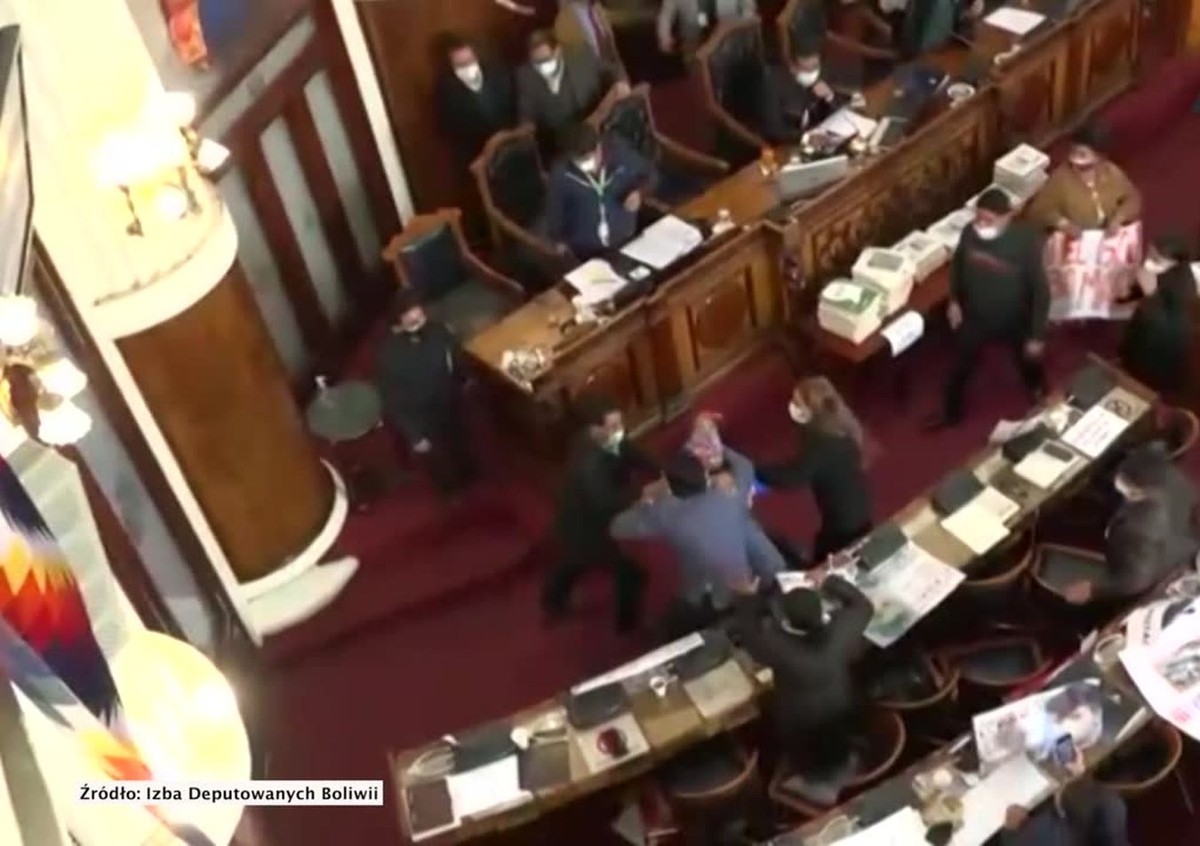 Bójka w boliwijskim parlamencie