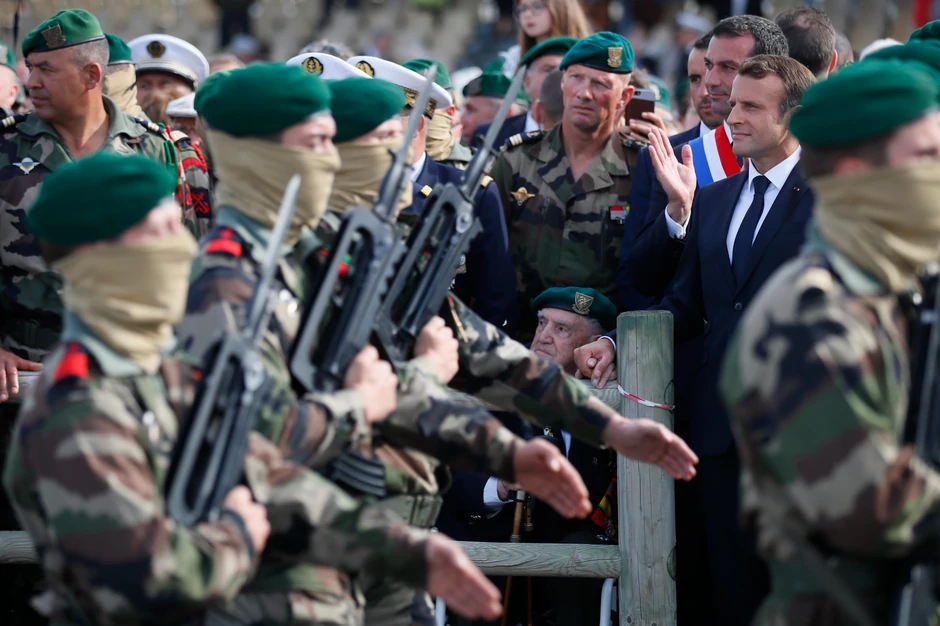 Leon Gutije i Emanuel Makron na ceremoniji 6. juna 2019. u Normandiji
