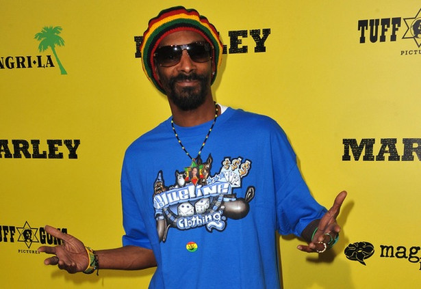 Snoop Dogg jako Snoop Lion śpiewa "La, La, La"