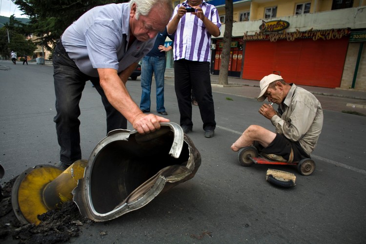 Szczątki bomby która spadła na godzinę przed zawieszeniem broni na Gori