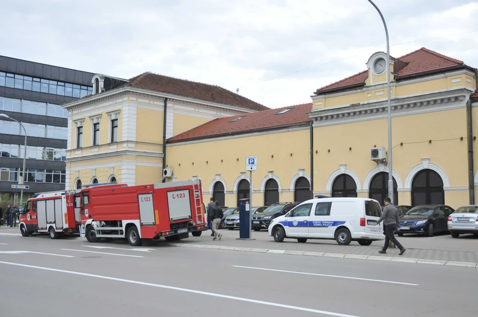 Civilna zaštita na protestu na parkingu u Banjaluci