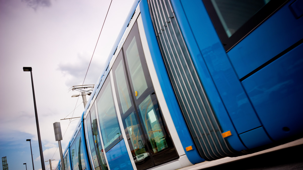 Krakowskie MPK ogłosiło w końcu długo oczekiwany przetarg na zakup nowych tramwajów. Będzie ich aż 36, do tego najdłuższych w kraju, bo o długości od 39 do 43 metrów. MPK chce zapłacić 10 mln złotych netto za sztukę.