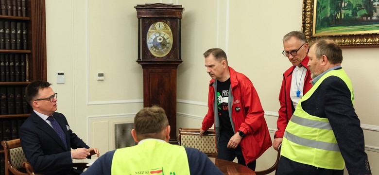 "Zostaniemy w Sejmie". Rolnicy spotkali się z Hołownią, z propozycji nie skorzystają