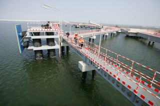 Tusk: Większego opóźnienia z gazoportem już nie będzie