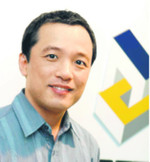 TACK-JIN KIM - założył NCsoft w 1997 r. wraz ze swoją żoną Yoon Song-Yee, która jest wiceprezesem i głównym strategiem spółki. Dwa lata później firma wypuściła na rynek pierwszy przebój – „Lineage”. W szczytowym momencie grały w nią 3 mln osób Mat prasowe