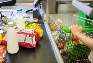 W którym supermarkecie można zrobić najtańsze zakupy? Porównali sieci