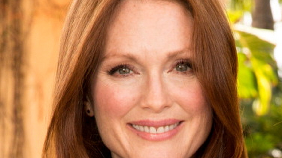 Julianne Moore wytknęła mediom, że sprowadzają wywiady ze znanymi kobietami do spraw dzieci i starzenia.