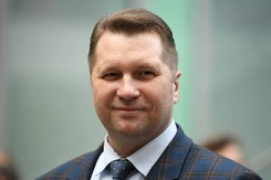 Mazurek: Czarnek, głuchy jesteś? Ten pokazuje... zaświadczenie lekarskie