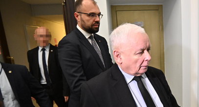 A Kaczyński po staremu. Mamy zdjęcia. A miało być inaczej