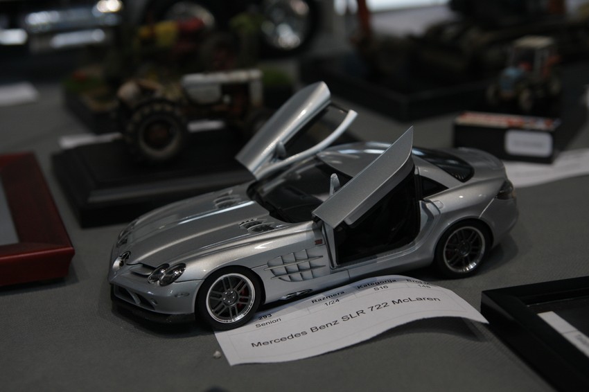 Na "Novogodišnjem kupu" bilo je i maketa luksuznih automobila