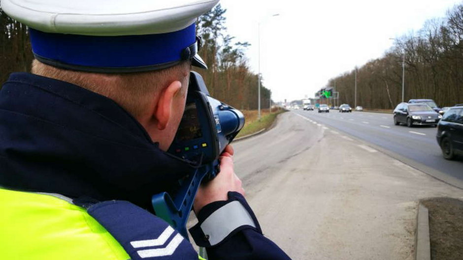 Kierowcy przekraczający prędkość będą musieli liczyć się z większymi sankcjami na obszarze UE Fot. Policja