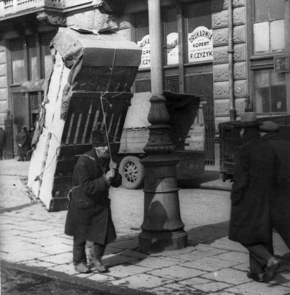 Tragarz w Warszawie, 20-lecie międzywojenne