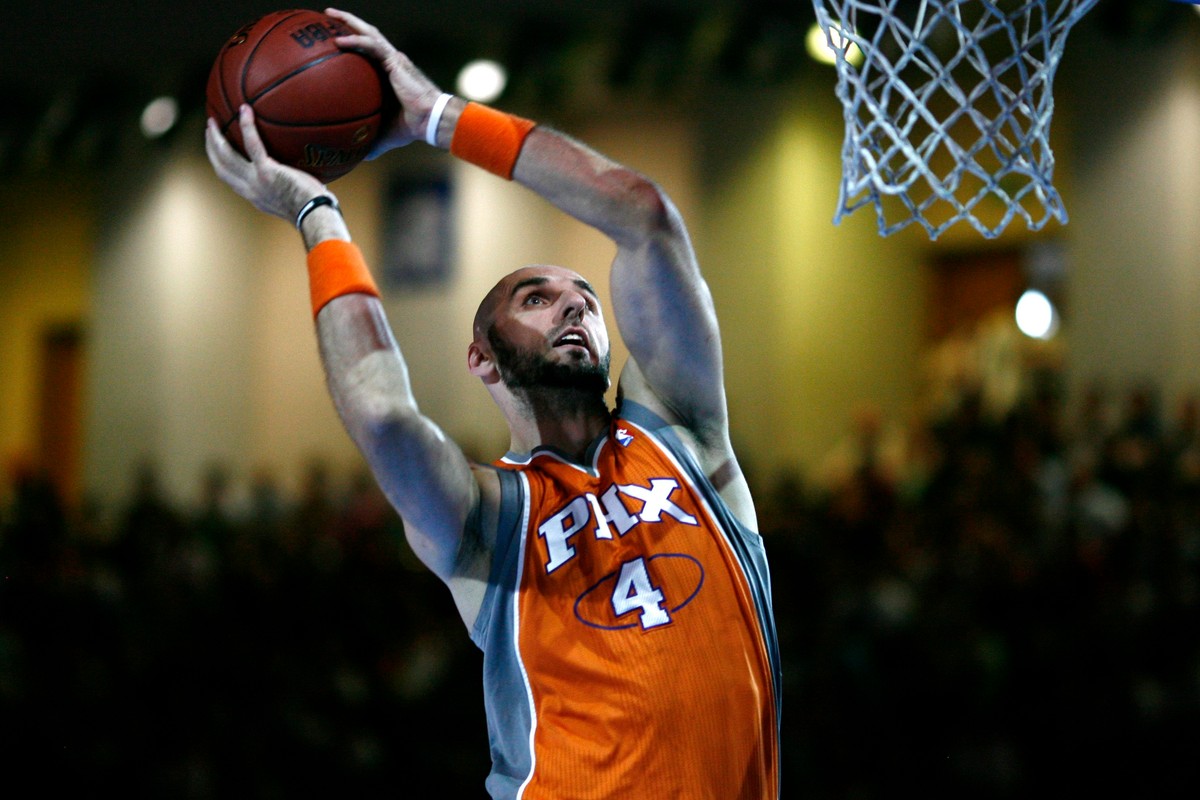 Gortat pudłował, ale dobrze zbierał. Suns pokonali Kings