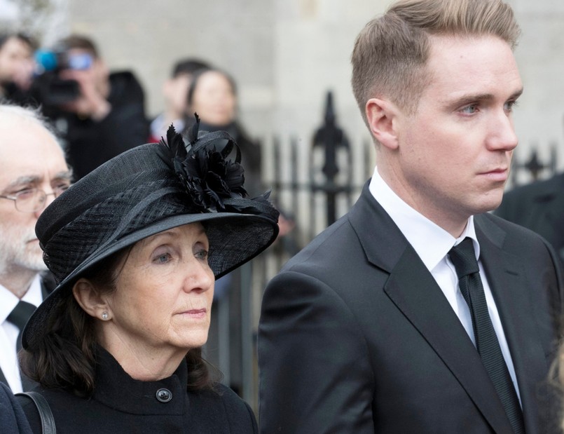 Jane Hawking i Timothy Hawkin, żona i syn