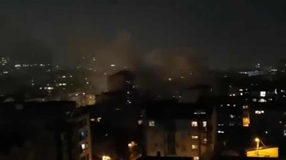 VELIKI POŽAR NA PALILULI Dim prekrio Cvijićevu ulicu: Vatrogasci na licu mesta (FOTO, VIDEO) Kép