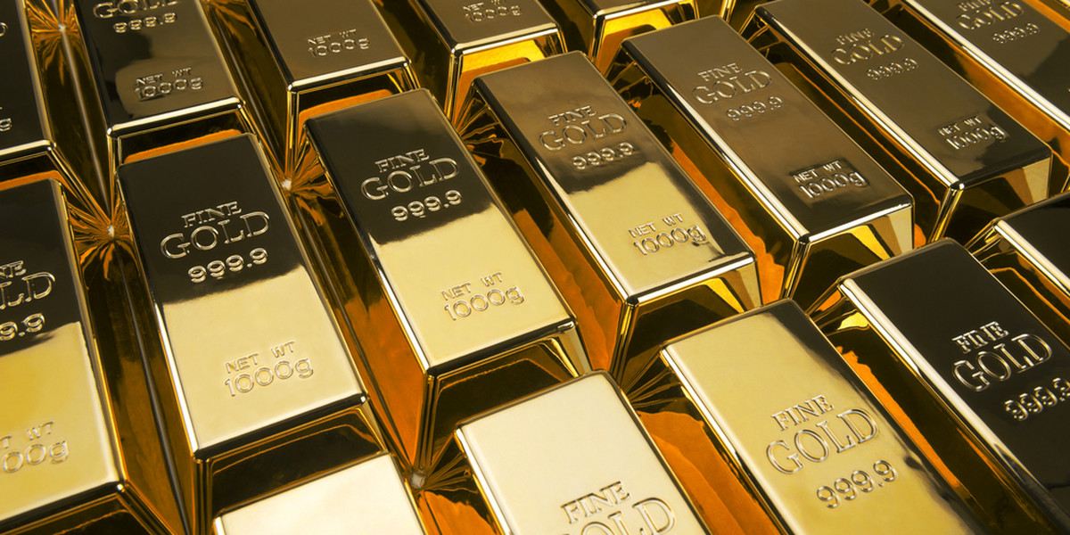 Inwestycje w złoto są przedstawiane jako atrakcyjna alternatywa np. dla lokat bankowych. UOKiK radzi zachować ostrożność przed podjęciem decyzji