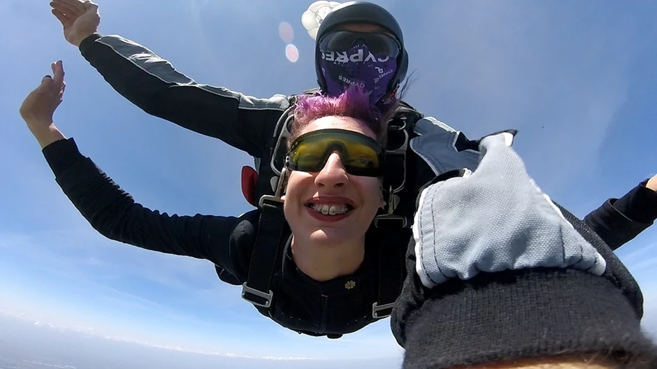 Lanin skok padobranom