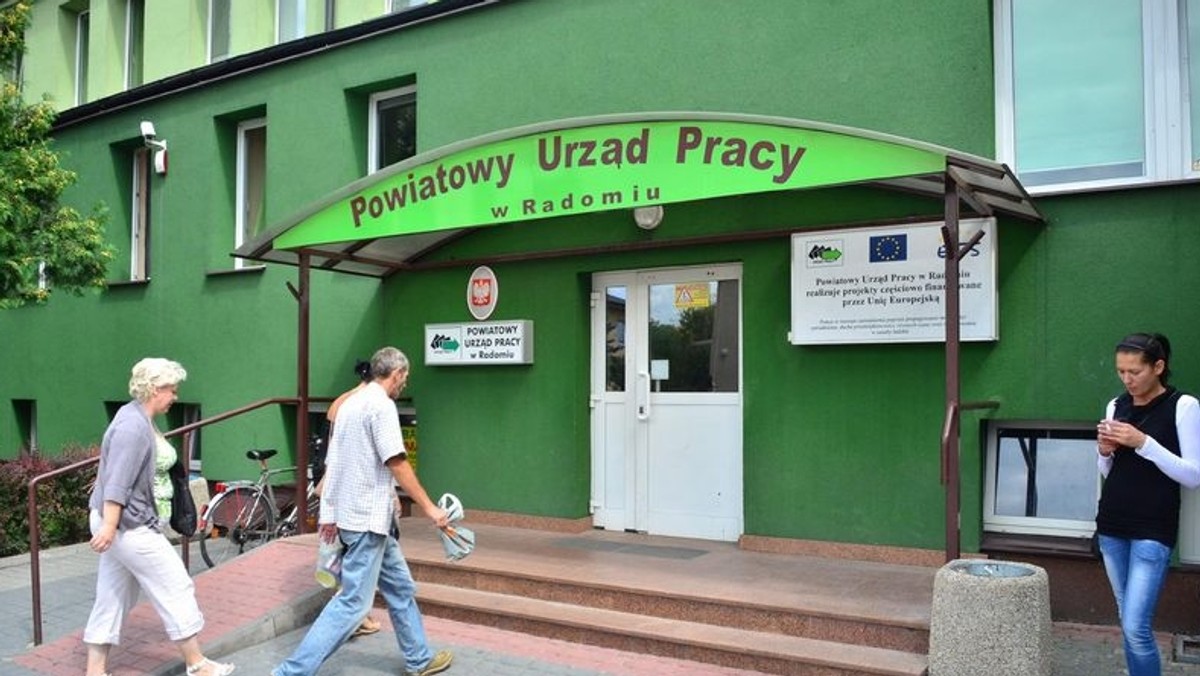 Powiatowy Urząd Pracy, jako jedyny na Mazowszu, bierze udział w wartym 2,5 mln zł pilotażowym programie "Młodzi na rynku pracy", opracowanym przez Ministerstwo Pracy i Polityki Społecznej. Czy sytuacja bezrobotnych radomian, którzy są jeszcze przed 30-tką, zmieni się na lepsze?