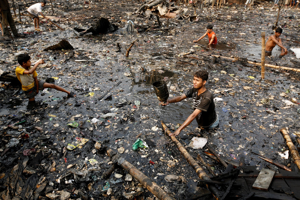 BANGLADESH FIRE SLUM