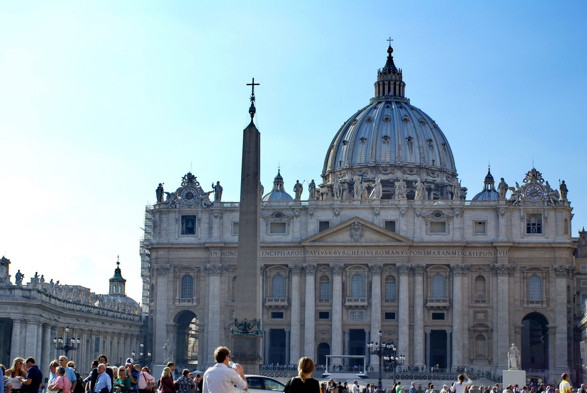 Para bankowców z Watykanu chce się pobrać. Grozi im za to zwolnienie z pracy