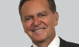 Prawnicy władzy. Coraz mniej dziwią zamówione „poglądy”, opinie pod tezę, wyroki na zlecenie [FELIETON KIDYBY]