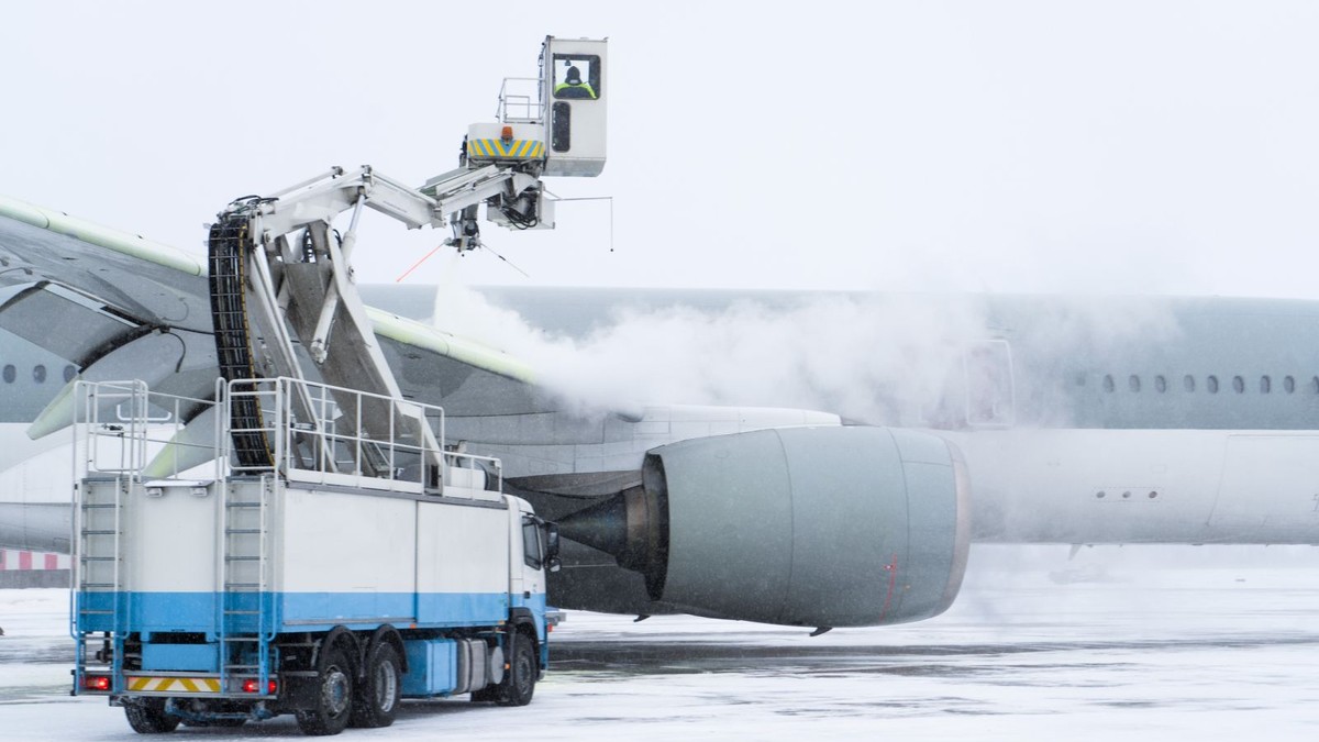 Poremećaji u avio-saobraćaju usled ekstremnih vremenskih uslova zahtevaju strpljenje putnika