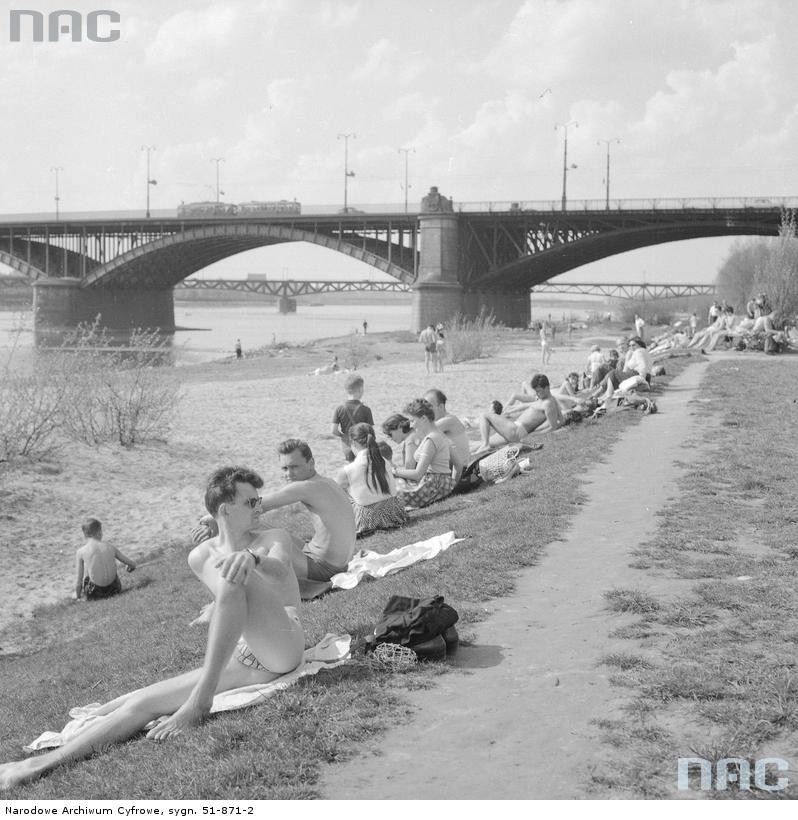 Plaża na Saskiej Kępie w Warszawie, 1960 rok