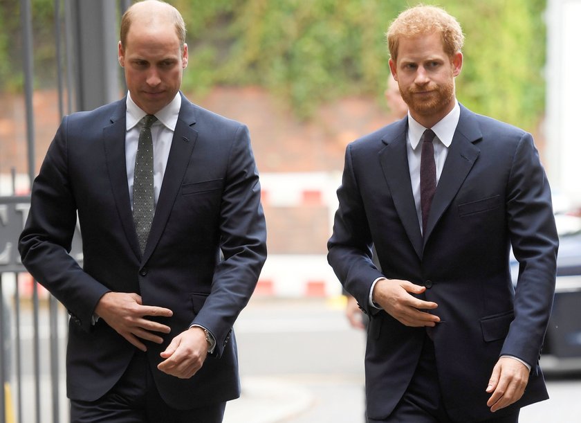 Czy William i Harry podają sobie ręce? Zwaśnionych braci czeka spotkanie