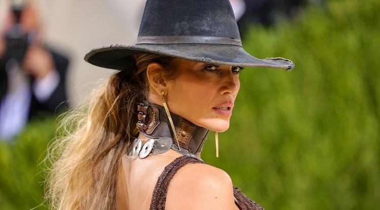 Így néz ki az 53 éves Jennifer Lopez szinte meztelenül (fotó) Fotó: Getty Images