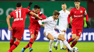 Bayer Leverkusen w półfinale Pucharu Niemiec, cisza na trybunach po reanimacji kibica